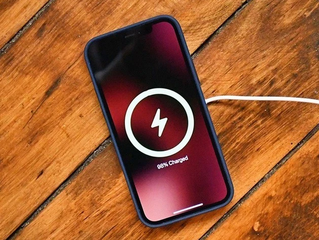 达尔罕茂明安联合苹果手机维修分享iPhone 12可以随便充电吗 
